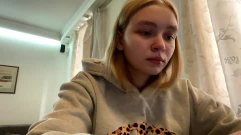 Snapshot of cherryleija chatting on 19, 4, 2026 Lei online show from 19, 4, 2026
