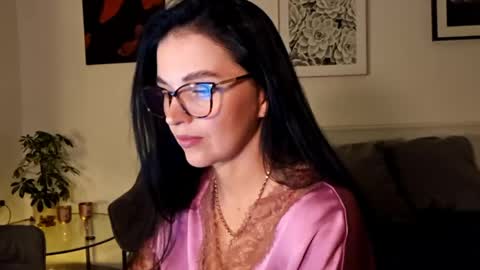 Snapshot of cherryluxe_ chatting on 8, 6, 2026 Kira online show from 8, 6, 2026