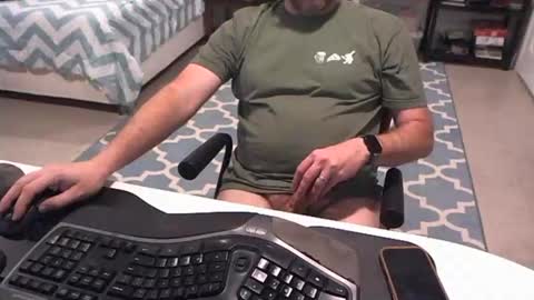 Snapshot of chesbayboy chatting on 4, 11, 2025 chesbayboy online show from 4, 11, 2025