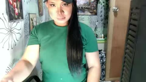 Snapshot of chescahotxxxl chatting on 5, 2, 2025 chescahotxxxl online show from 5, 2, 2025