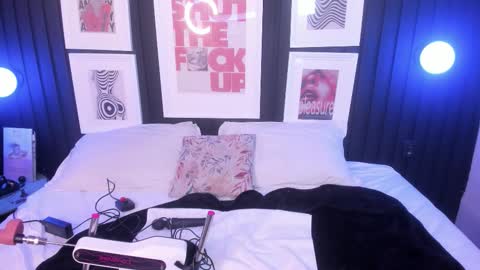 Snapshot of chiara_evanns chatting on 3, 10, 2025 Caro online show from 3, 10, 2025