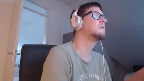 chillzonecam online show from 8, 9, 2025