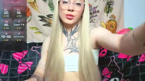Chloe INDEPENDENT MODEL online show from 15, 6, 2026