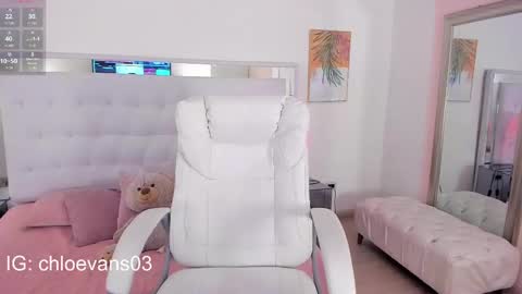 Snapshot of chloe__evans_ chatting on 14, 9, 2025 Chloe online show from 14, 9, 2025