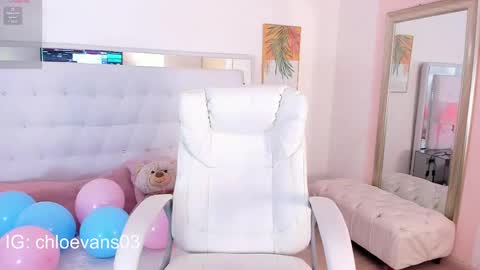 Snapshot of chloe__evans_ chatting on 18, 9, 2025 Chloe online show from 18, 9, 2025