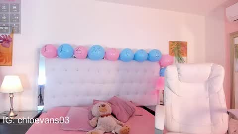 Snapshot of chloe__evans_ chatting on 19, 9, 2025 Chloe online show from 19, 9, 2025