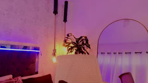 Chloe online show from 5, 8, 2026