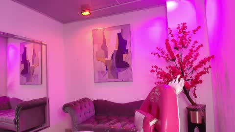 Chloe online show from 12, 4, 2026