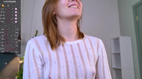 Snapshot of chloe_jeense chatting on 23, 12, 2024 Chloe online show from 23, 12, 2024