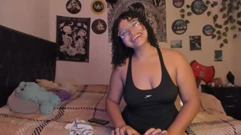 Snapshot of chloe_kisses chatting on 3, 10, 2025 chloe_kisses online show from 3, 10, 2025