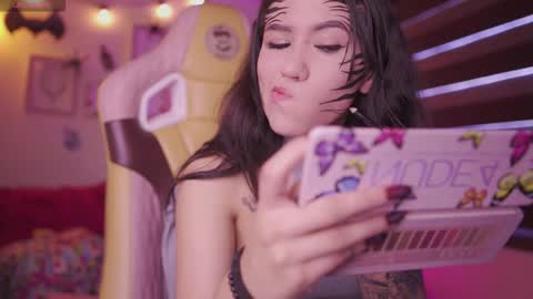 CLOE  online show from 28, 10, 2025