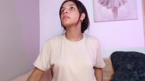 Snapshot of chloe_peach_ chatting on 5, 5, 2026 chloe_peach_ online show from 5, 5, 2026