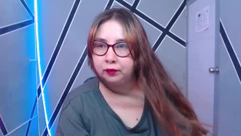 Snapshot of chloe_prg chatting on 2, 1, 2025 chloe_prg online show from 2, 1, 2025