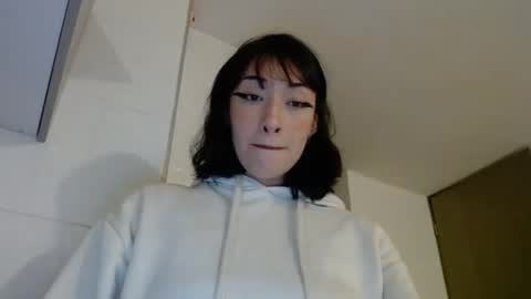 Snapshot of chloe_snoww chatting on 23, 10, 2025 cloes online show from 23, 10, 2025