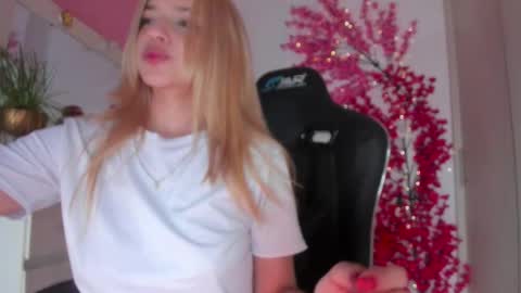 Chloe Miller  online show from 28, 2, 2026