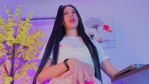 Im Chloe    independent account      online show from 27, 10, 2025