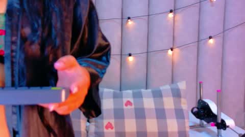 C H L O E  online show from 22, 2, 2026