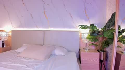 Chloee online show from 8, 11, 2025