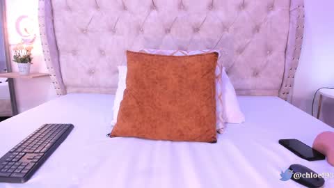 chloeferreira online show from 13, 2, 2025