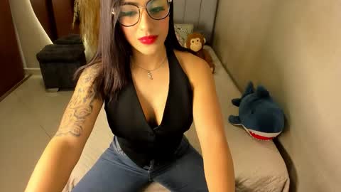 Snapshot of chloeharlan_ chatting on 6, 10, 2025 Laura independent model online show from 6, 10, 2025