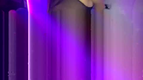 chloelopez_ online show from 8, 1, 2025