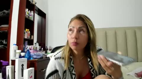 Snapshot of chloemiller__ chatting on 6, 3, 2025 chloemiller online show from 6, 3, 2025