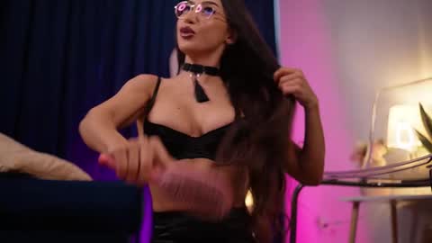 chloemin_ online show from 24, 9, 2025