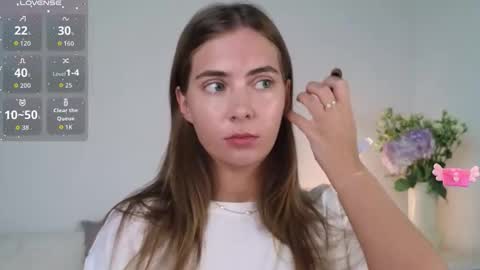 Snapshot of chloi_hes chatting on 9, 10, 2025 chloi_hes online show from 9, 10, 2025