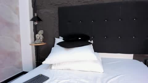 Chloe Scott online show from 8, 11, 2025