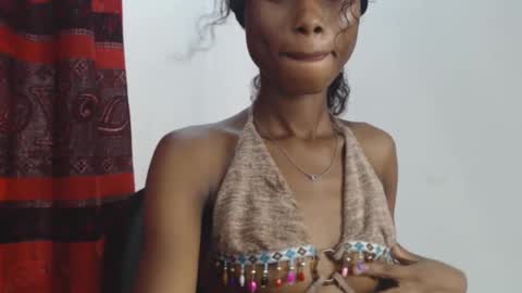 Snapshot of choco_petitqueen chatting on 18, 12, 2024 choco_petitqueen online show from 18, 12, 2024