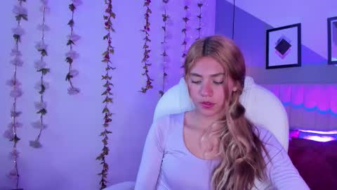 Snapshot of chris_velvet chatting on 18, 2, 2026 Chris online show from 18, 2, 2026