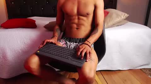 Snapshot of chris_weell chatting on 4, 12, 2024 Chris Weell online show from 4, 12, 2024