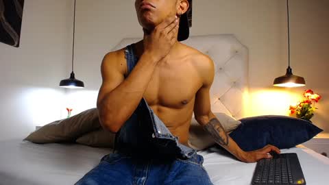 Snapshot of chris_weell chatting on 17, 12, 2024 Chris Weell online show from 17, 12, 2024