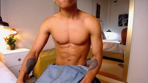 Snapshot of chris_weell chatting on 17, 12, 2024 Chris Weell online show from 17, 12, 2024