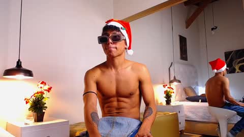 Snapshot of chris_weell chatting on 20, 12, 2024 Chris Weell online show from 20, 12, 2024