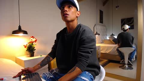 Snapshot of chris_weell chatting on 23, 12, 2024 Chris Weell online show from 23, 12, 2024