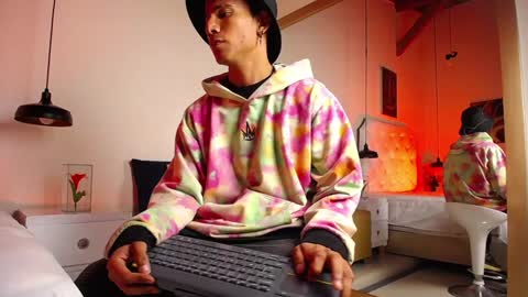 Snapshot of chris_weell chatting on 4, 1, 2025 Chris Weell online show from 4, 1, 2025