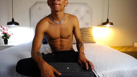 Snapshot of chris_weell chatting on 14, 2, 2025 Chris Weell online show from 14, 2, 2025