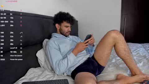 Im Chirs IM MODEL INDEPENDT online show from 22, 1, 2025