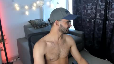 Im Chirs IM MODEL INDEPENDT online show from 10, 2, 2025