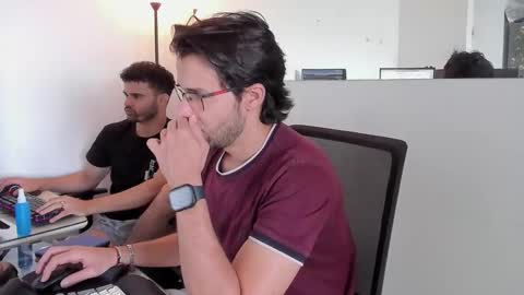 Im Chirs IM MODEL INDEPENDT online show from 26, 9, 2025