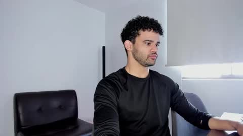 Im Chirs IM MODEL INDEPENDT online show from 23, 10, 2025