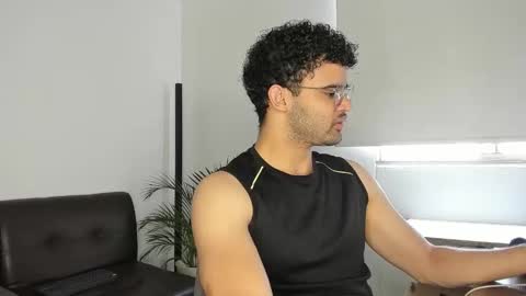 Im Chirs IM MODEL INDEPENDT online show from 6, 11, 2025