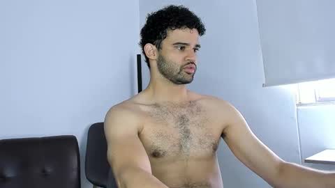 Im Chirs IM MODEL INDEPENDT online show from 11, 11, 2025