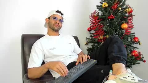 Im Chirs IM MODEL INDEPENDT online show from 30, 11, 2025