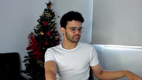 Im Chirs IM MODEL INDEPENDT online show from 18, 12, 2025