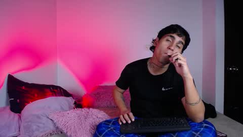 Christian Wang online show from 14, 10, 2025