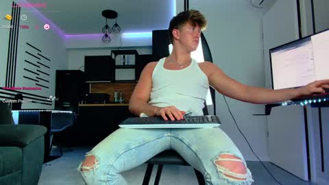 Snapshot of christianlevine_ chatting on 3, 1, 2025 UPVOTE ME ------ ILL DO SOMETHING FOR FREE online show from 3, 1, 2025