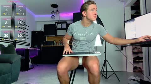 Snapshot of christianlevine_ chatting on 8, 2, 2025 UPVOTE ME ------ ILL DO SOMETHING FOR FREE online show from 8, 2, 2025