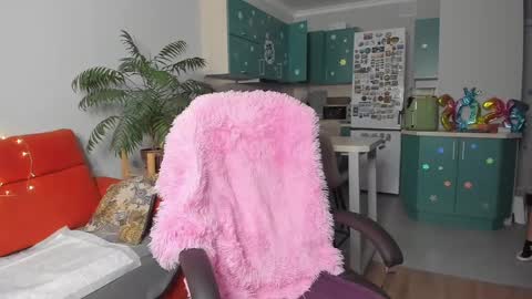 Snapshot of christina_hot chatting on 12, 1, 2025 Chris online show from 12, 1, 2025